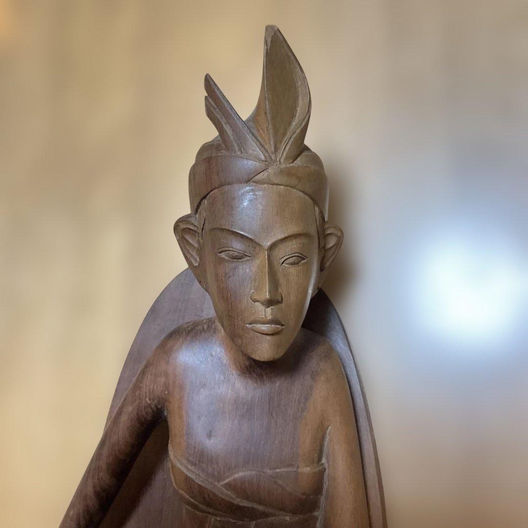 木製人物彫刻のブックスタンド2体セット