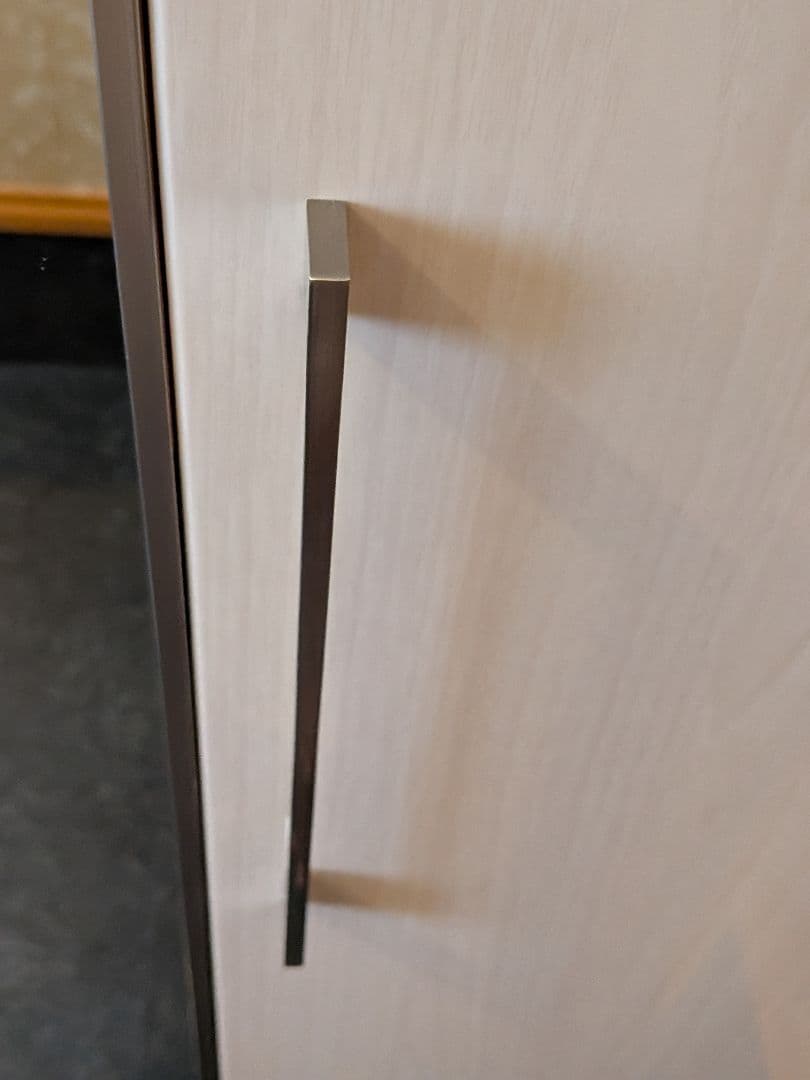 【美品・梱包発送たのメル便】ワードロープ　鏡付き　モルト（WH）80