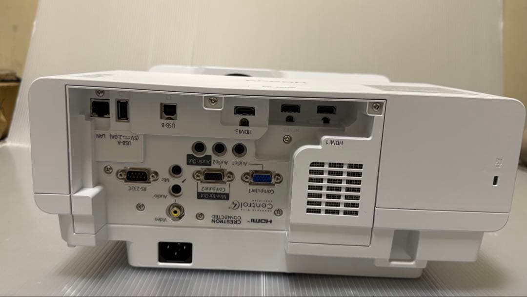 EPSON EB-760Wプロジェクター本体