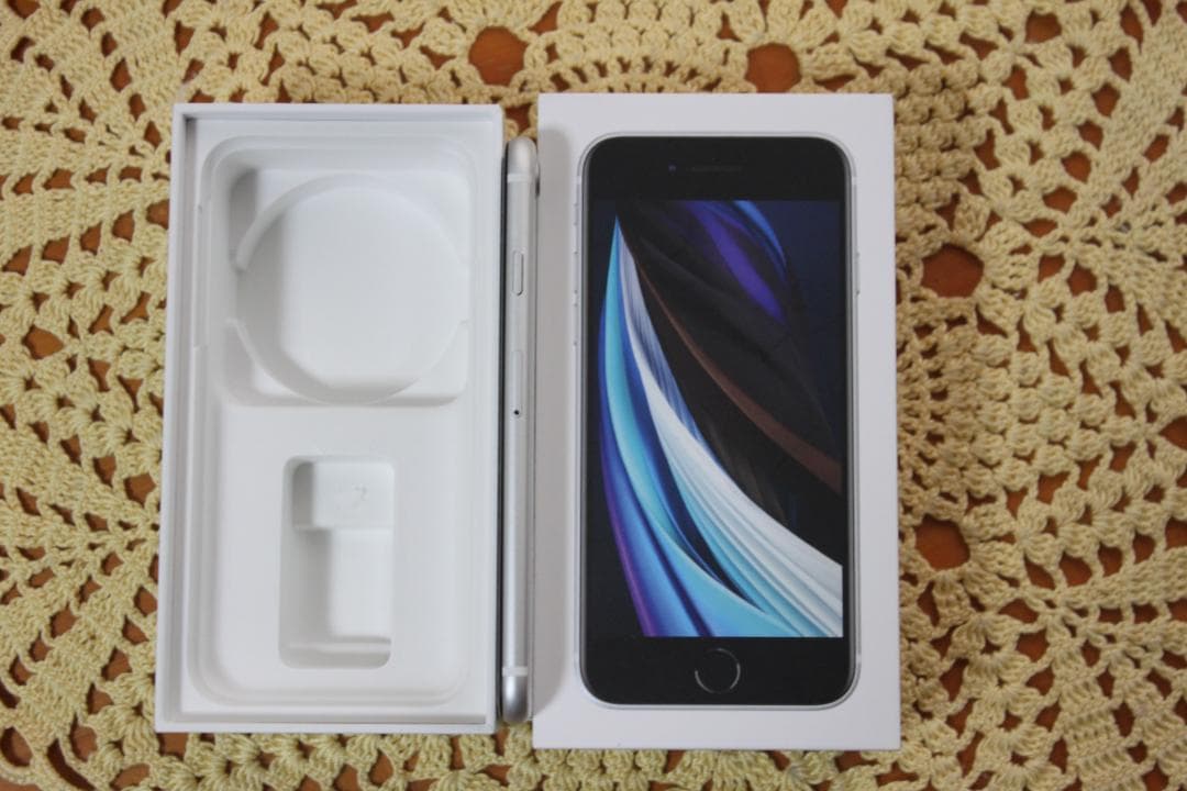 ☆ Apple iPhone SE2 ホワイト 64GB 箱付 simロック無し
