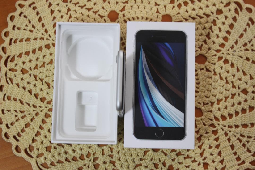 ☆ Apple iPhone SE2 ホワイト 64GB 箱付 simロック無し