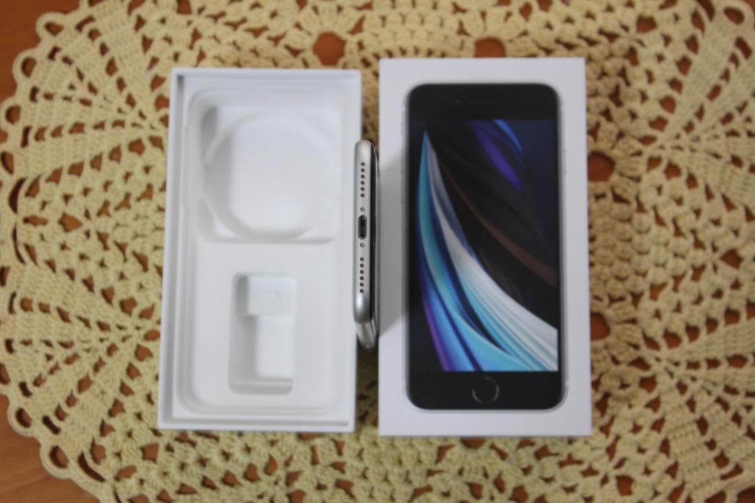 ☆ Apple iPhone SE2 ホワイト 64GB 箱付 simロック無し