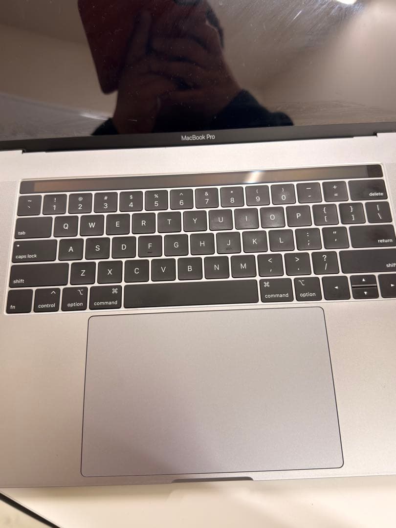 15インチMacBook Pro シルバー Touch Bar付き