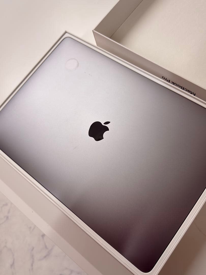 15インチMacBook Pro シルバー Touch Bar付き