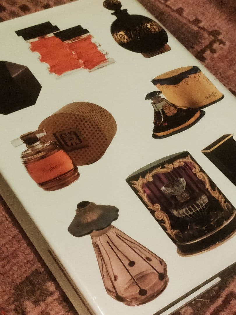 【国内非売品・コレクター向き】ビンテージ本　香水カタログ　写真集