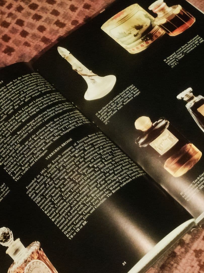 【国内非売品・コレクター向き】ビンテージ本　香水カタログ　写真集