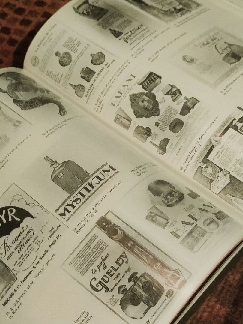 【国内非売品・コレクター向き】ビンテージ本　香水カタログ　写真集