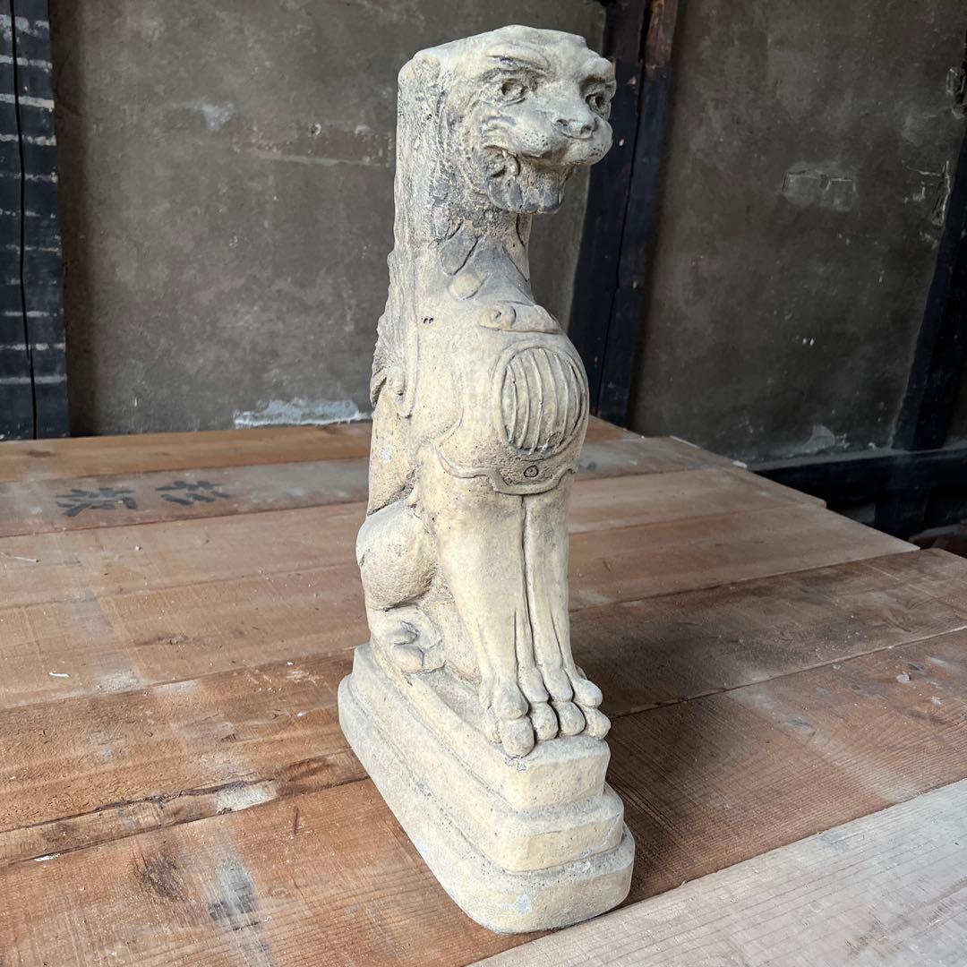 実家整理　古い獅子の像　中国？