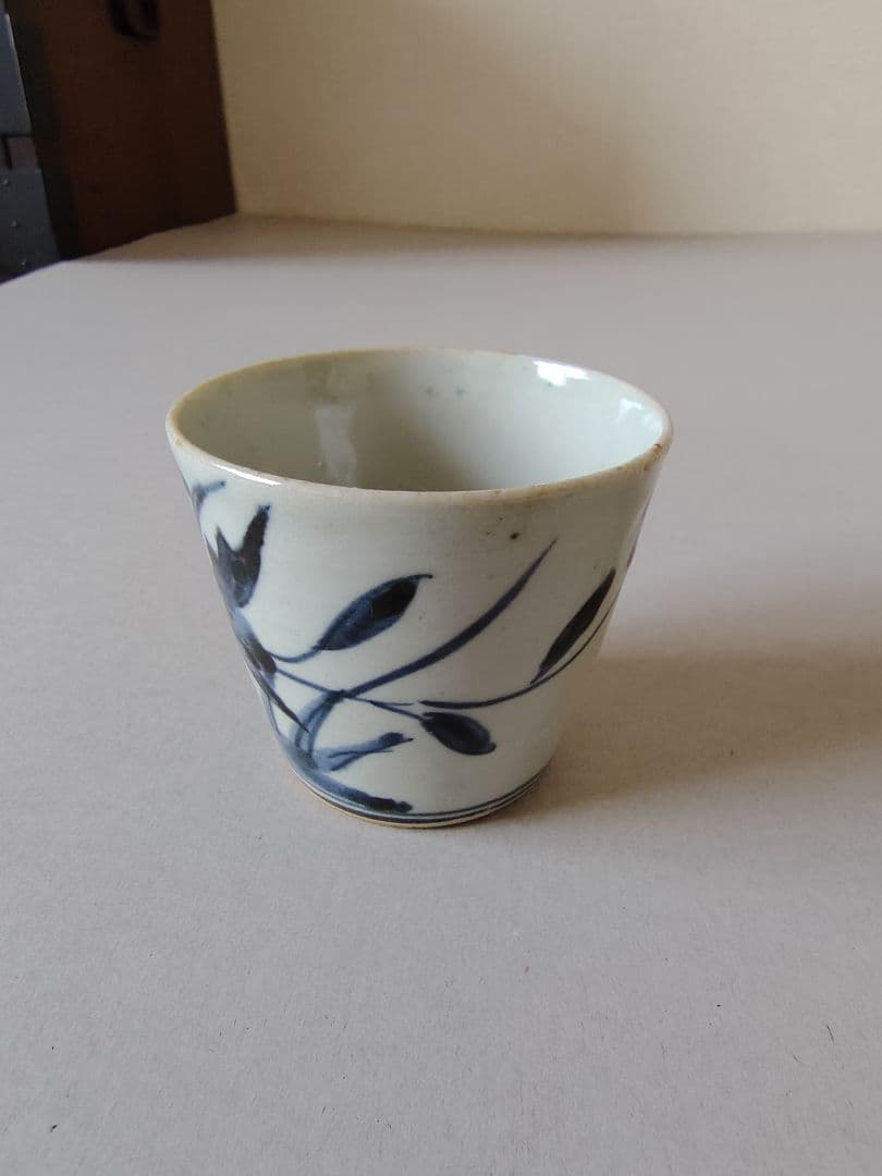 江戸中期 蕎麦猪口 染付 伊万里 古伊万里 アザミ 蝶 小型そば猪口