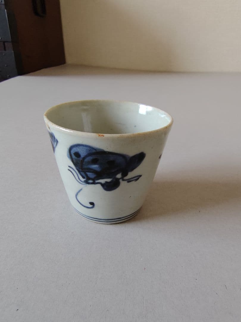 江戸中期 蕎麦猪口 染付 伊万里 古伊万里 アザミ 蝶 小型そば猪口