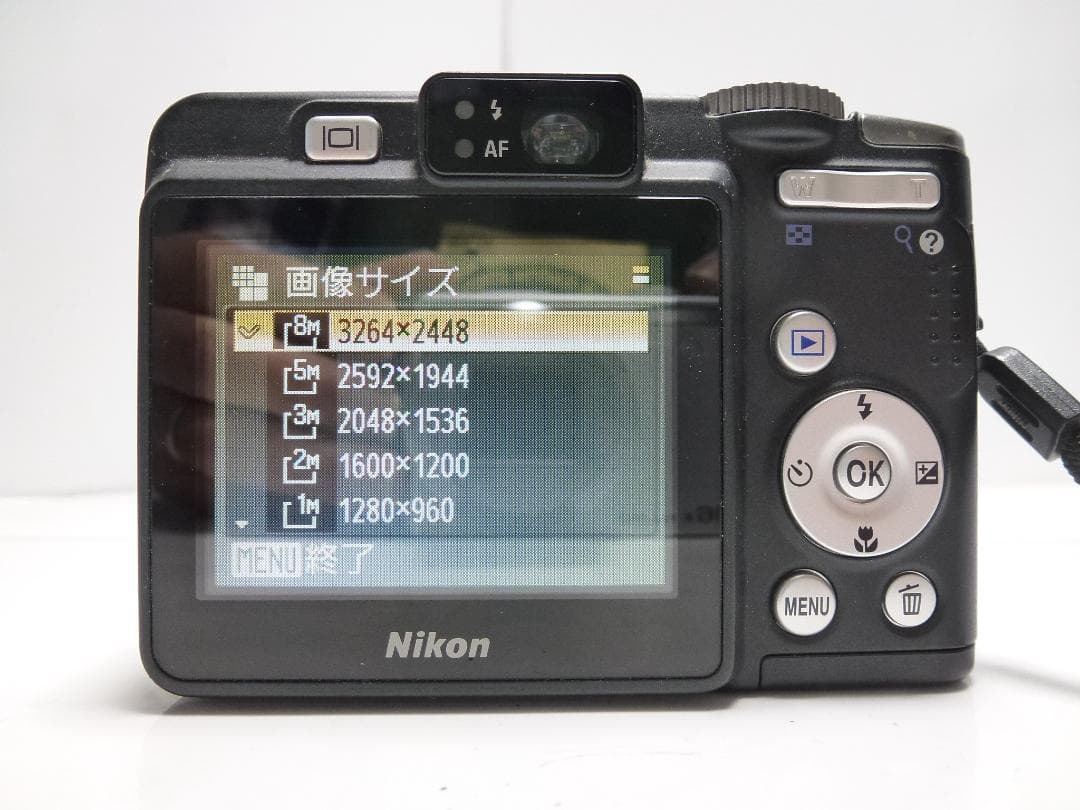 大人気　Nikon　デジタルカメラ　ニコン　COOLPIX P50　乾電池式