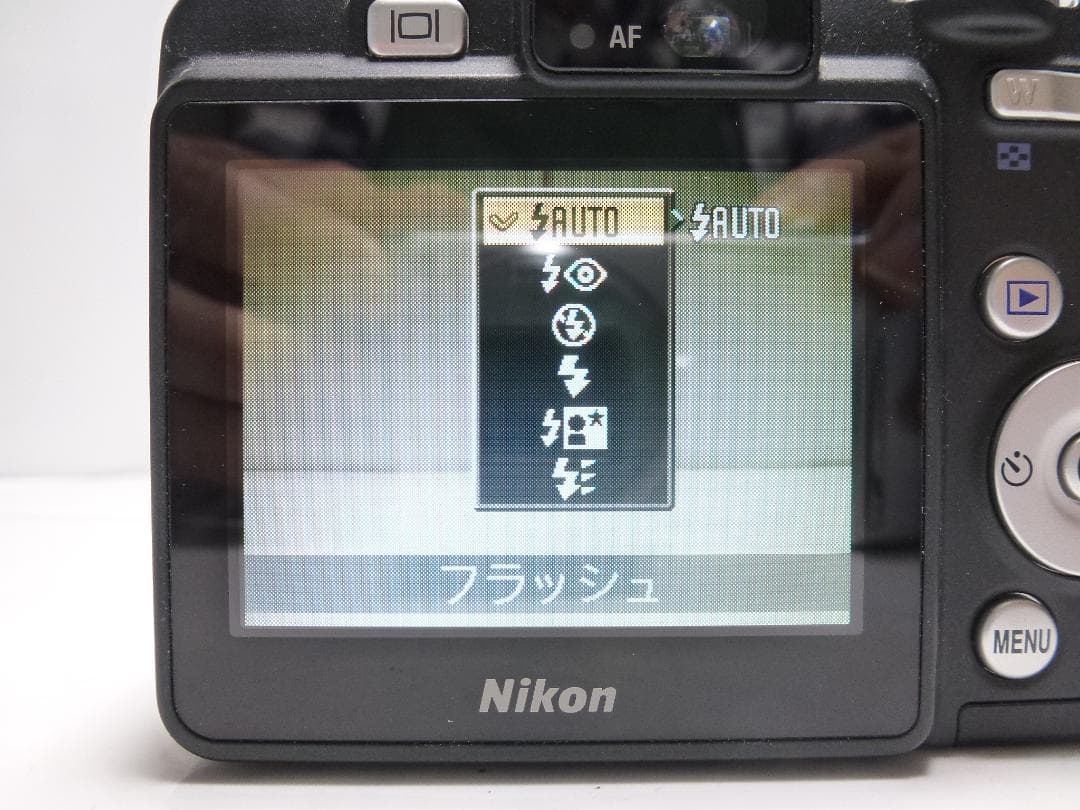 大人気　Nikon　デジタルカメラ　ニコン　COOLPIX P50　乾電池式