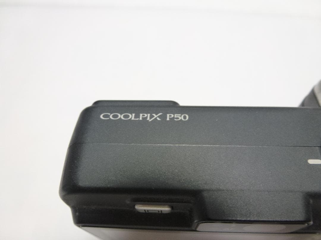 大人気　Nikon　デジタルカメラ　ニコン　COOLPIX P50　乾電池式