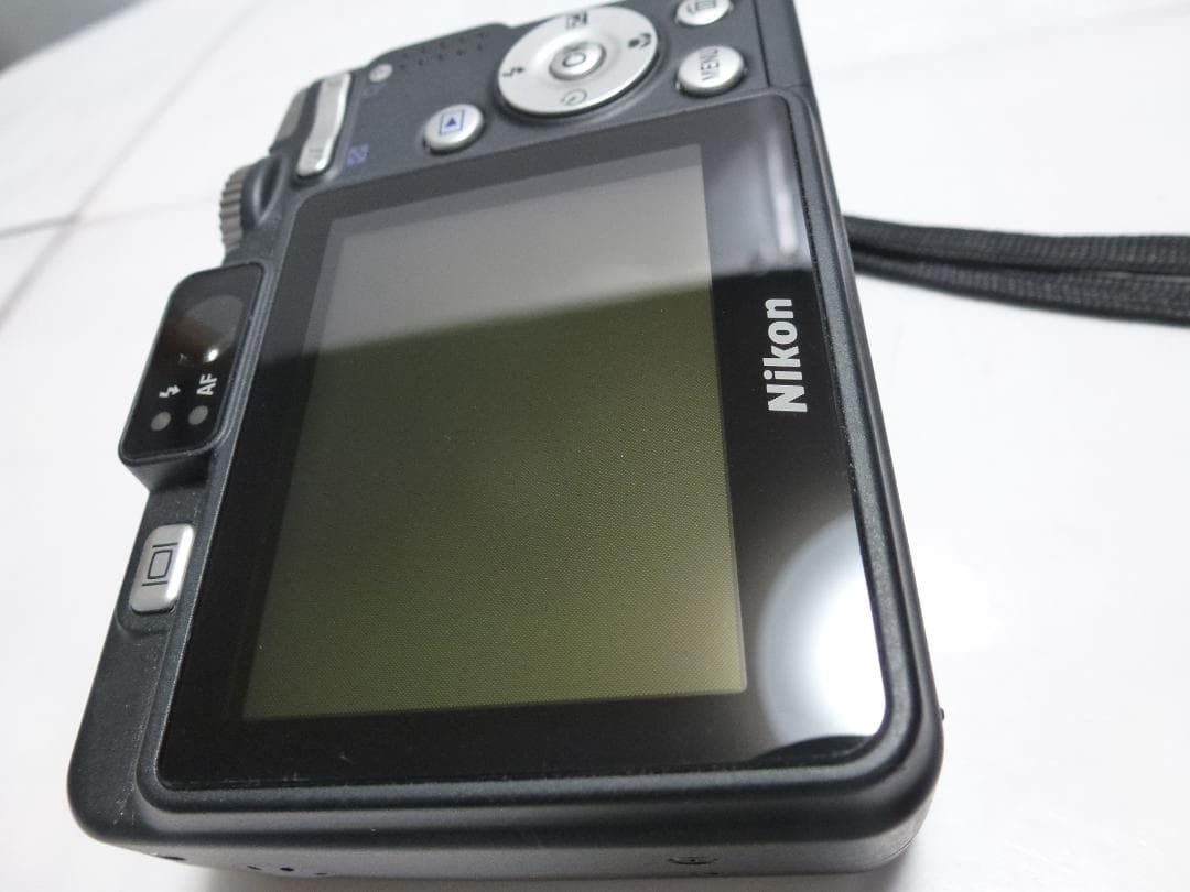 大人気　Nikon　デジタルカメラ　ニコン　COOLPIX P50　乾電池式