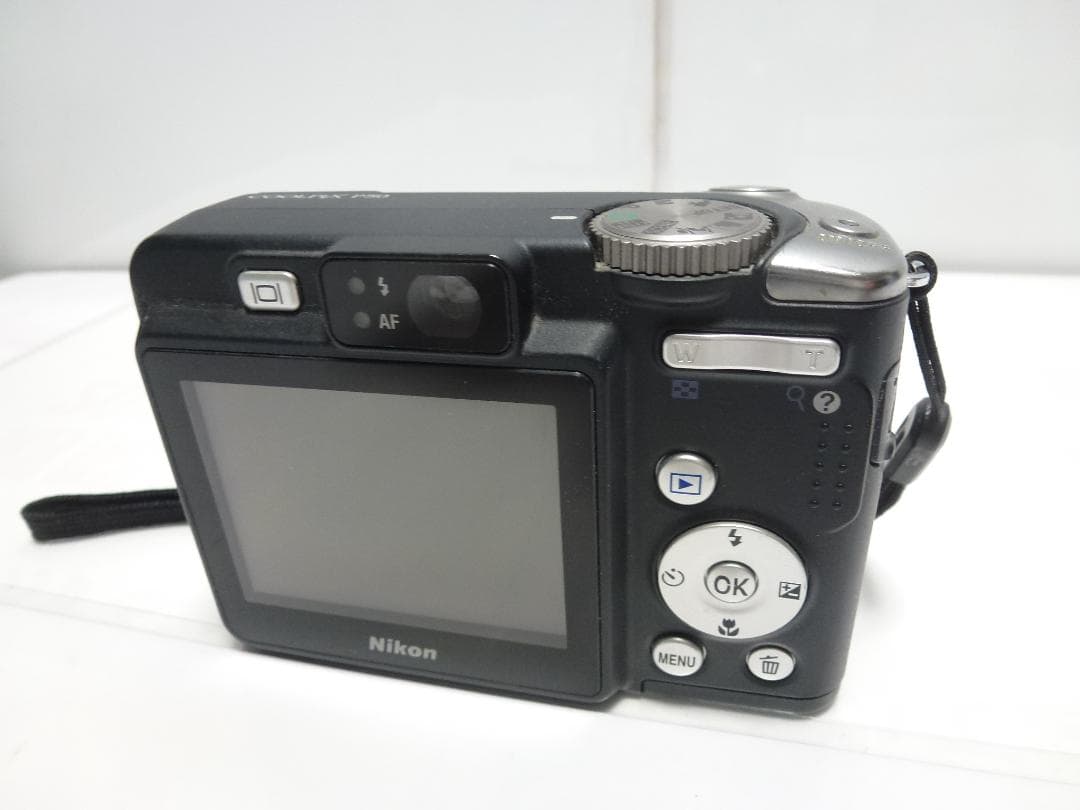 大人気　Nikon　デジタルカメラ　ニコン　COOLPIX P50　乾電池式