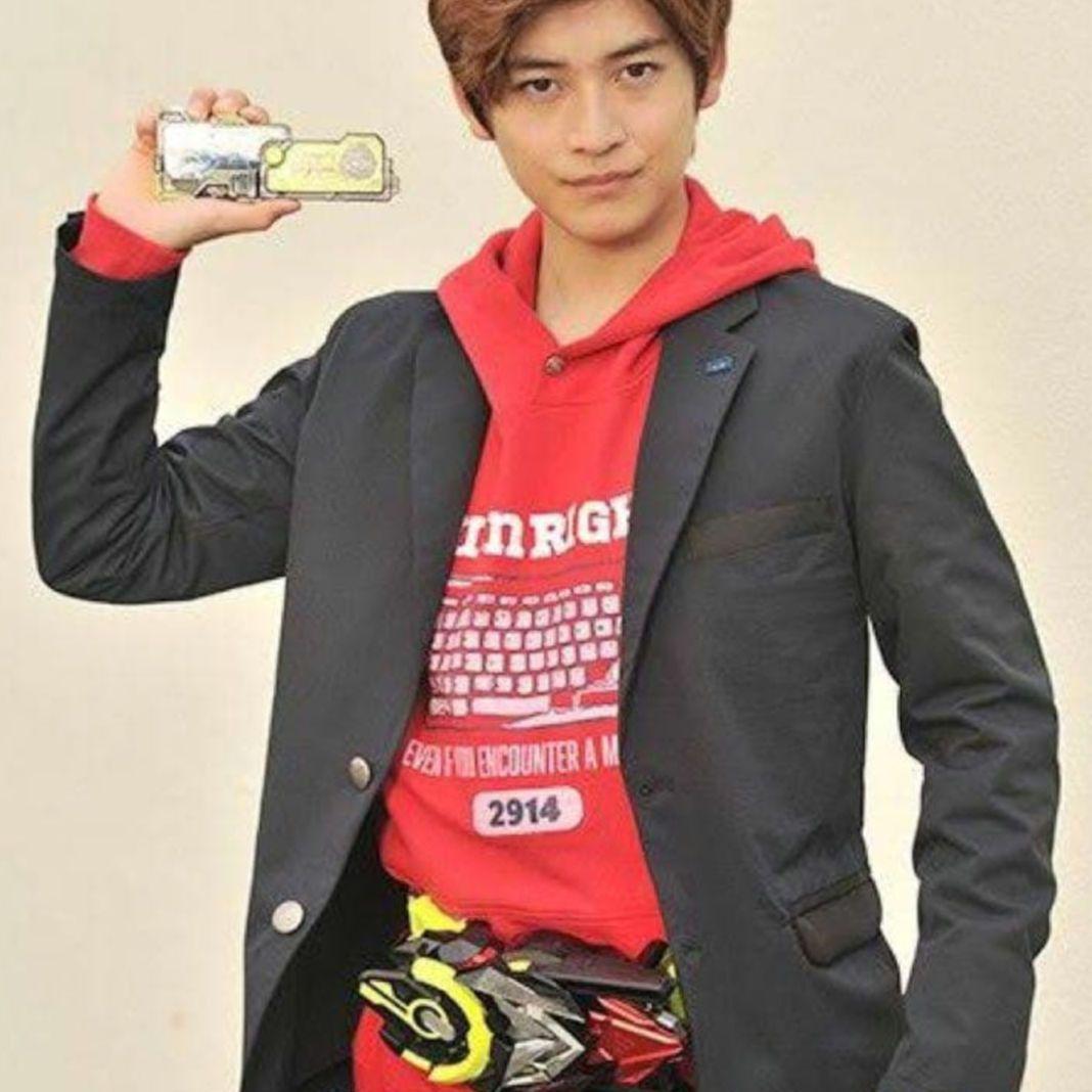 仮面ライダー ゼロワン 飛電或人 パーカー 赤 L 日本製 BANDAI