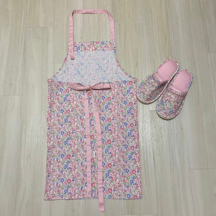 リバティエプロン　スリッパ　ピンク　2点セット