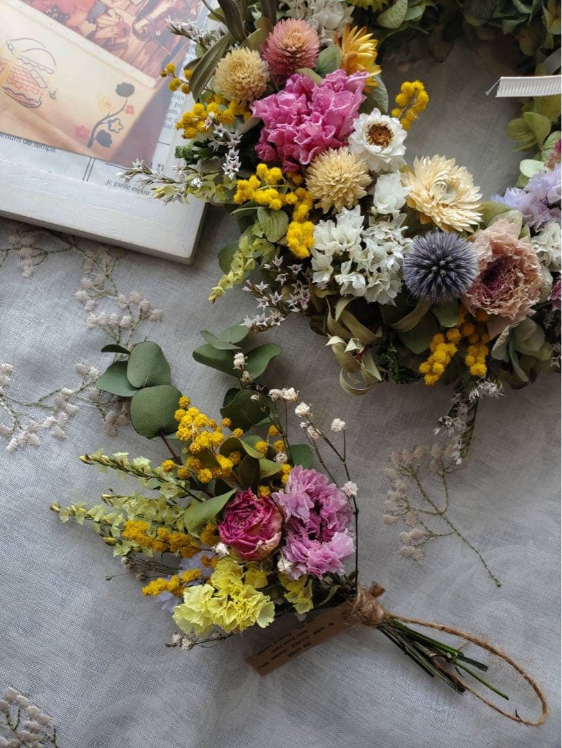 SALE❣️ラナンキュラスとミモザのラウンドリース☆ミニスワッグをそえて