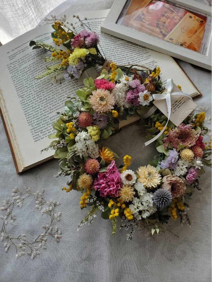 SALE❣️ラナンキュラスとミモザのラウンドリース☆ミニスワッグをそえて