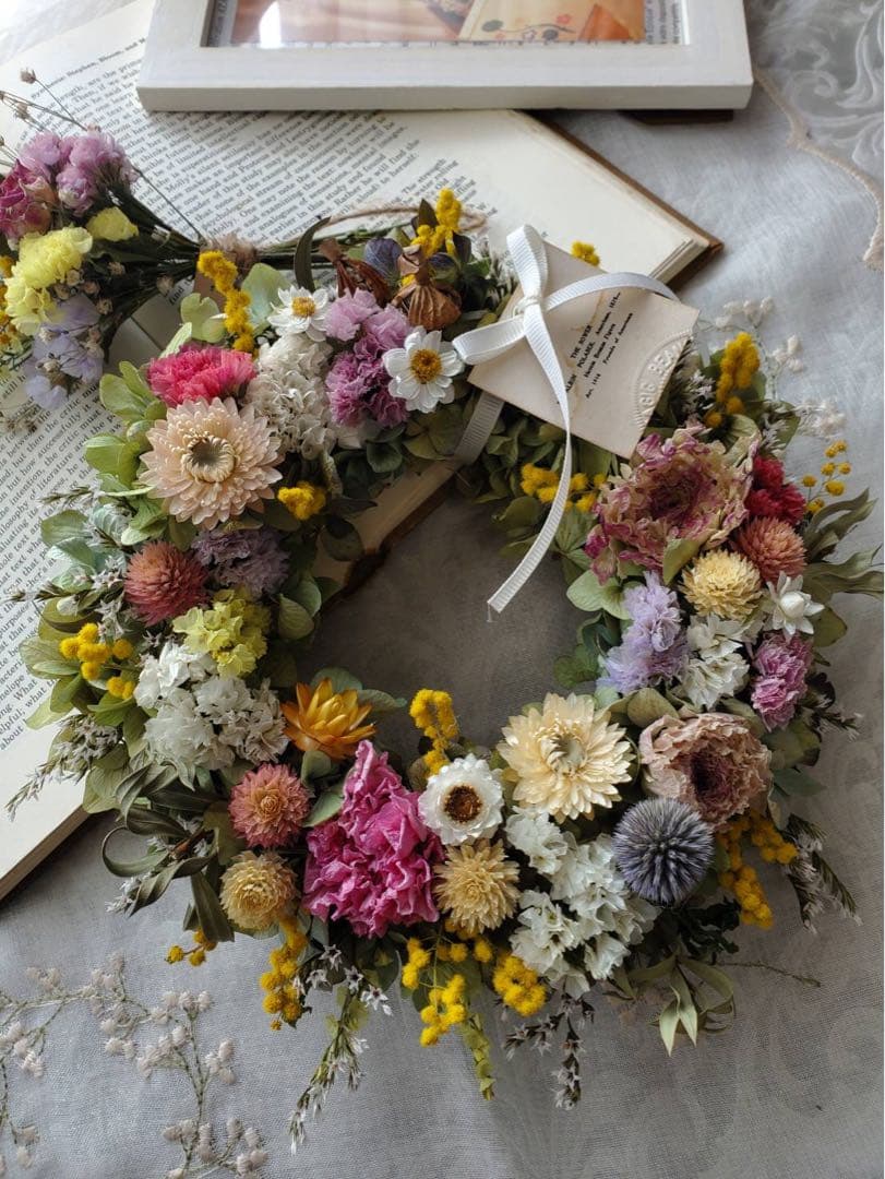 SALE❣️ラナンキュラスとミモザのラウンドリース☆ミニスワッグをそえて