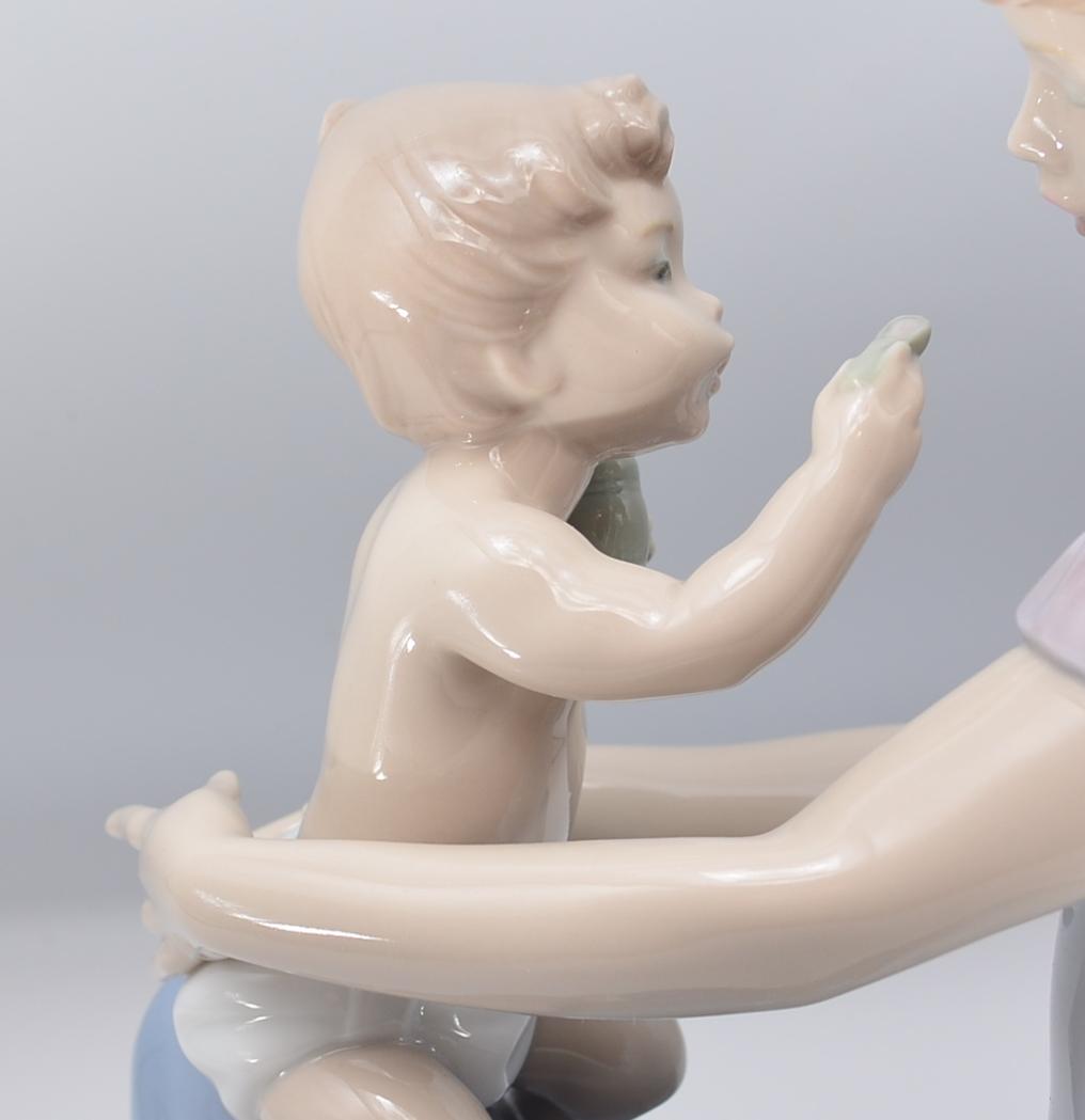 ママにもあげる　＃6705　★リヤドロ　スペイン　ポーセリン　光沢仕上げ　絶版