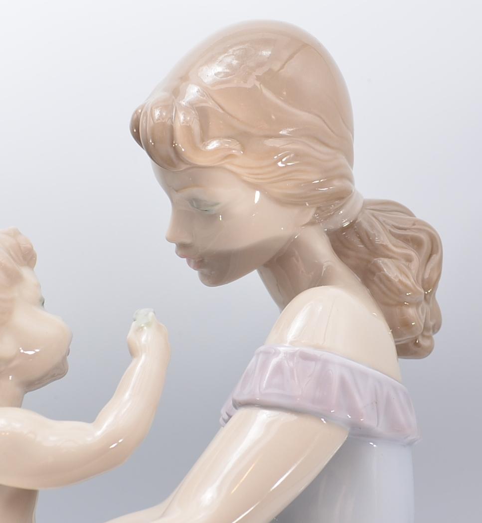 ママにもあげる　＃6705　★リヤドロ　スペイン　ポーセリン　光沢仕上げ　絶版