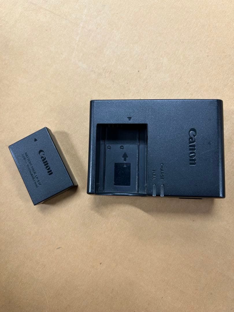 Canon EOS Kiss X10 ダブルズームキット デジタル一眼レフカメラ