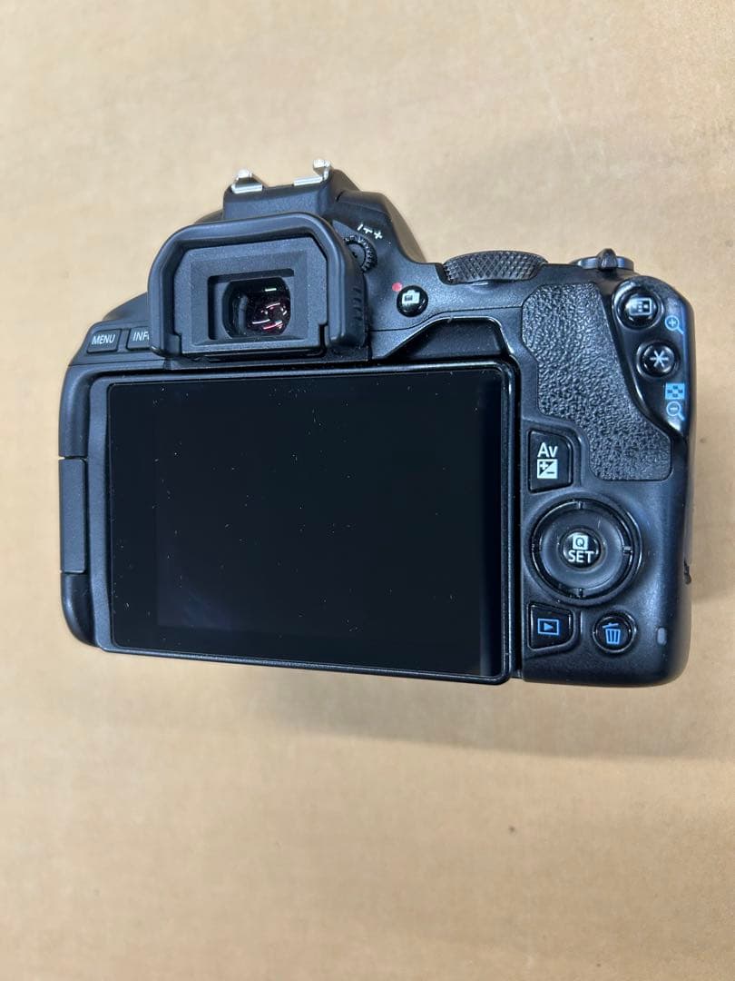 Canon EOS Kiss X10 ダブルズームキット デジタル一眼レフカメラ