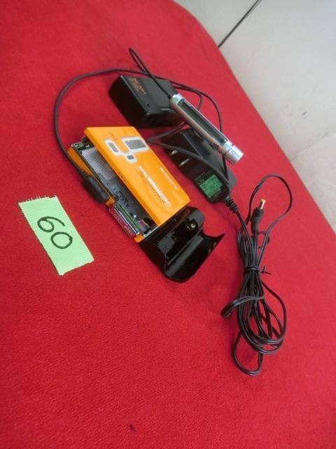 60：SONY MZ-E77　ソニー　MDウォークマン　ジャンク