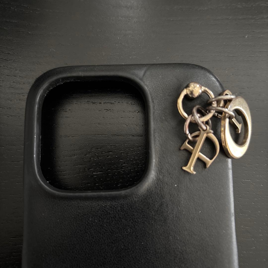 ブラック キルティング iPhoneケース チャーム付き１４Pro用