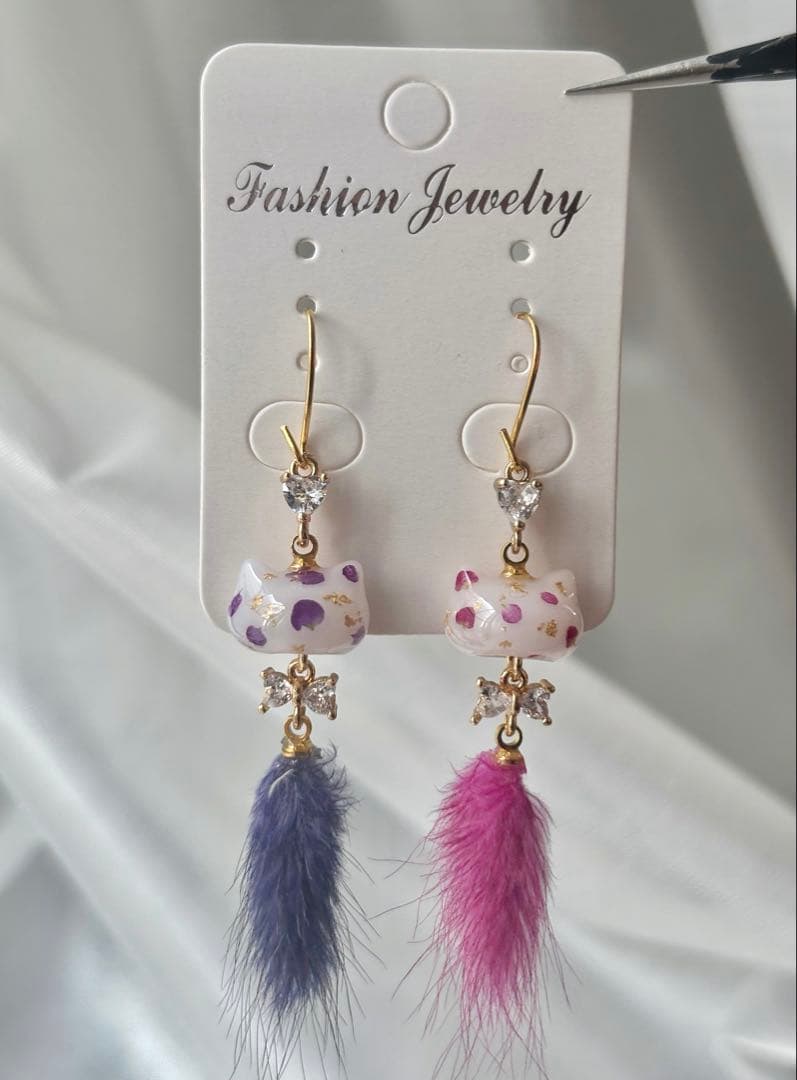 フラワーにゃんこ♡ラグラス　アシメ　しっぽゆらゆら　ピアス/イヤリング✩
