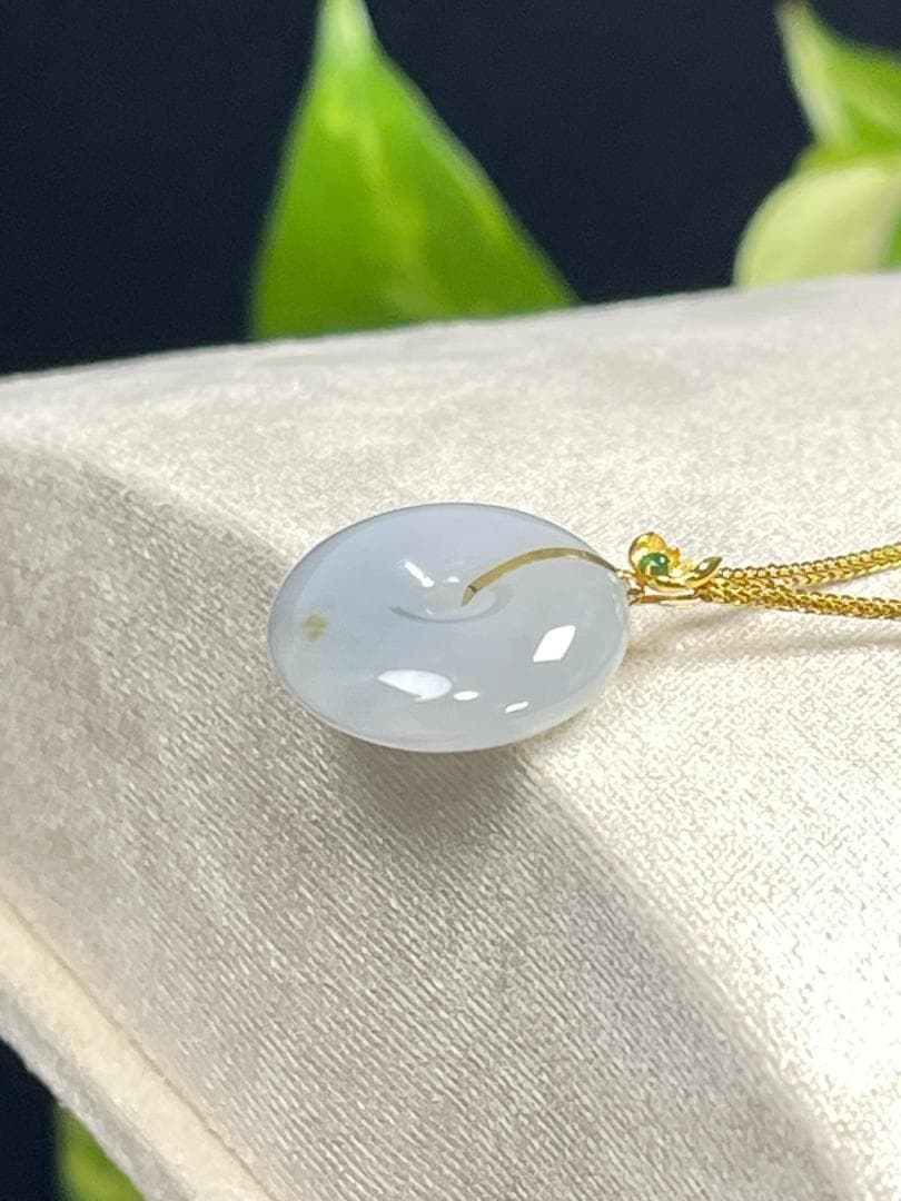 鑑別書付き・K18平安叩ペンダントミャンマー産天然A貨翡翠1712