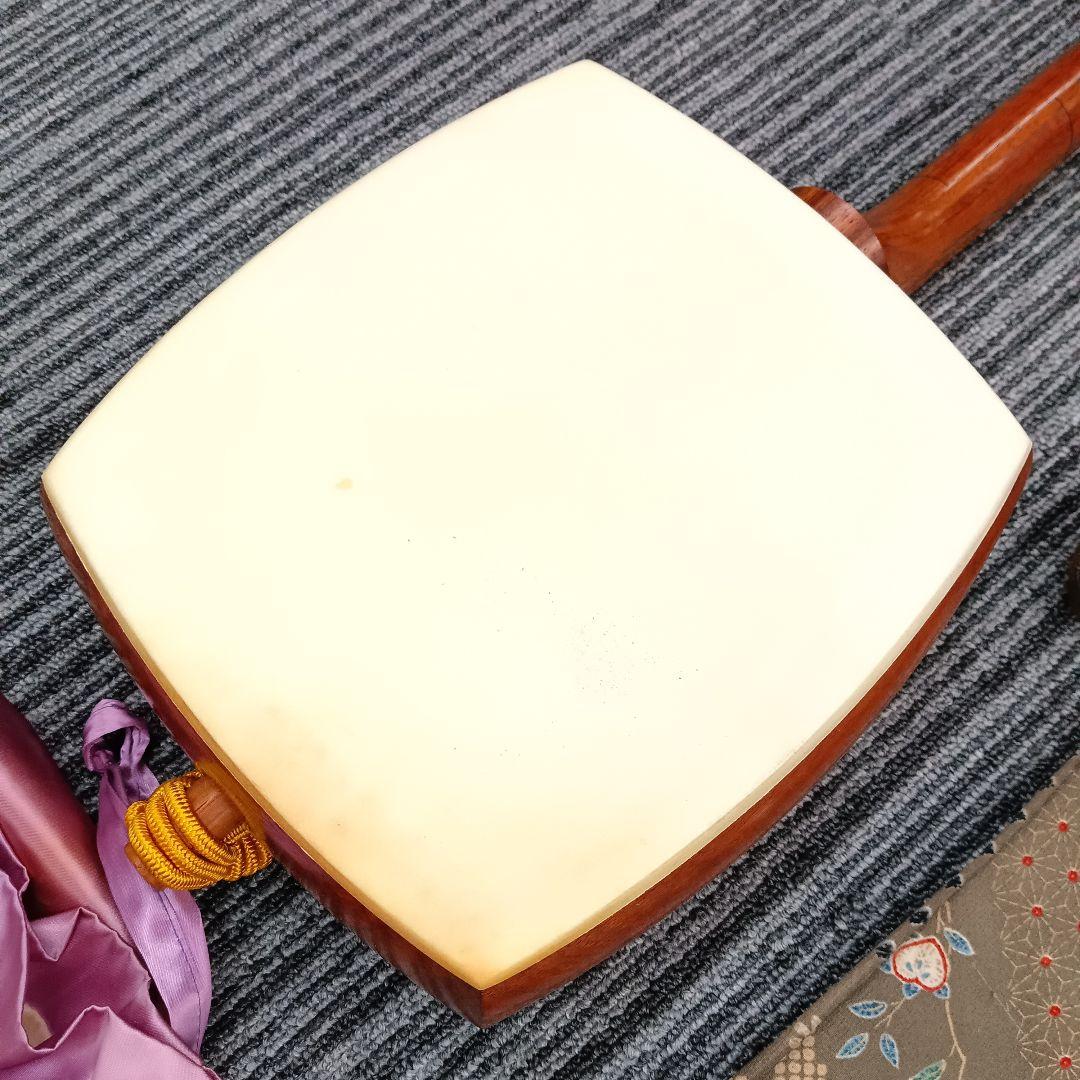 ♢B53 三味線 弦楽器 和楽器 胴掛け 収納袋付 破損あり 現状品