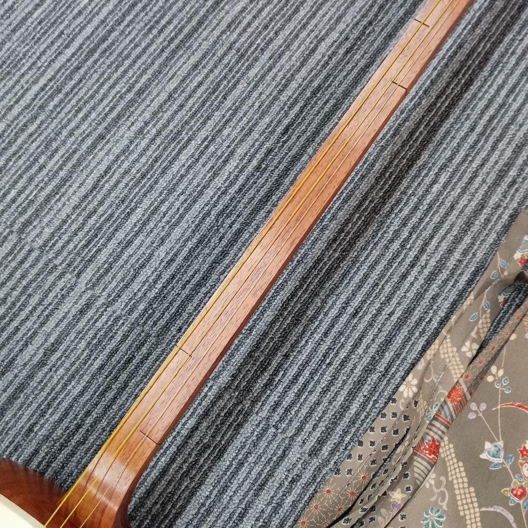 ♢B53 三味線 弦楽器 和楽器 胴掛け 収納袋付 破損あり 現状品