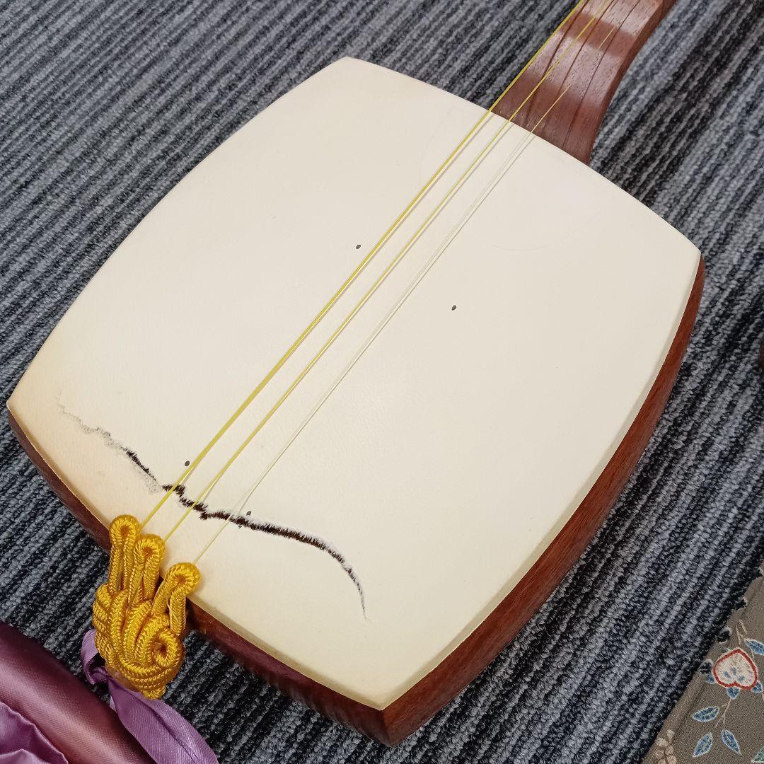 ♢B53 三味線 弦楽器 和楽器 胴掛け 収納袋付 破損あり 現状品