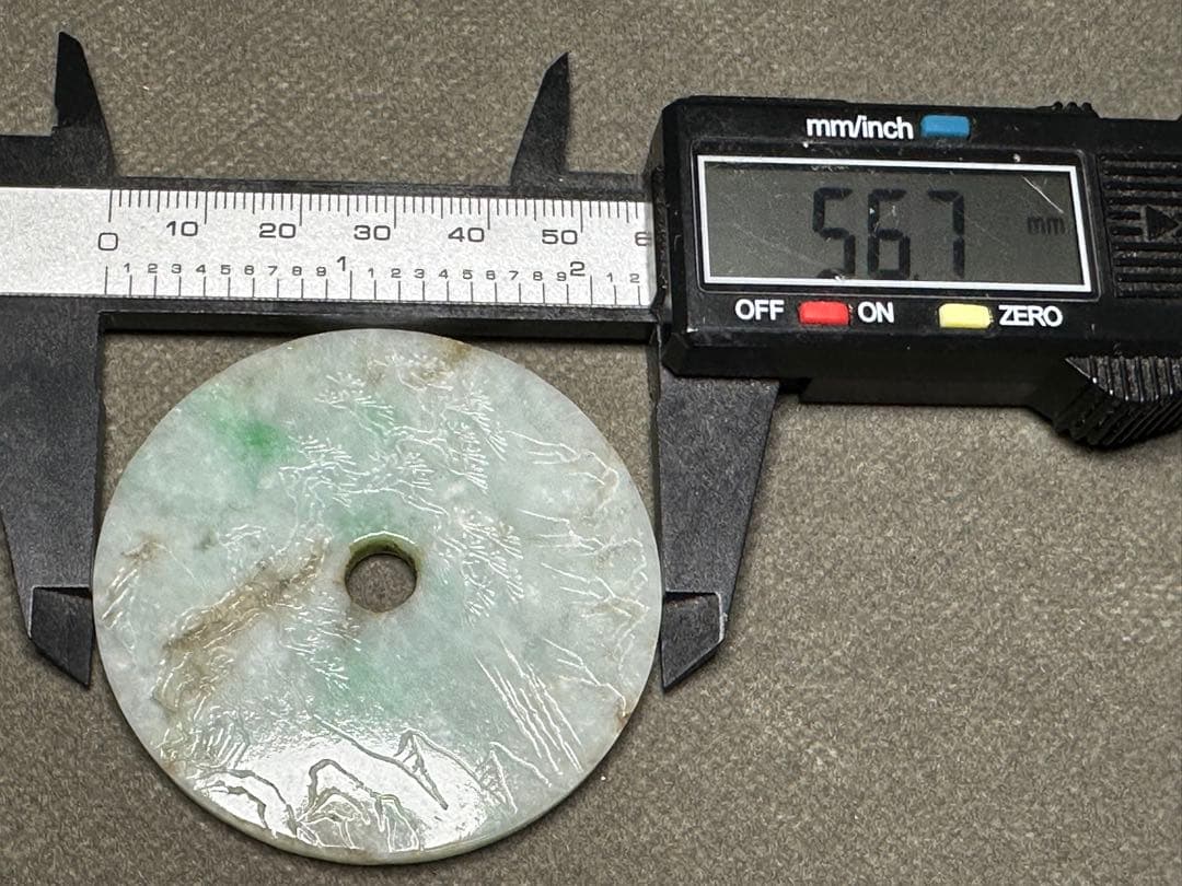 中国美術　翡翠　ループタイ　根付　天然素材　アンティーク　和彫　置物　骨董飾り物