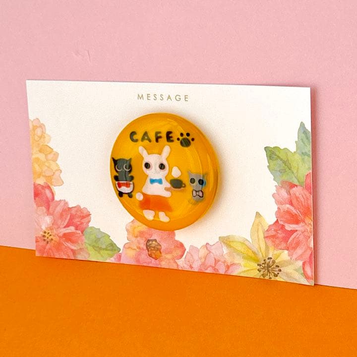 手書き　カフェでバイト　ヘアゴム　ブローチ　レジン　猫　うさぎ