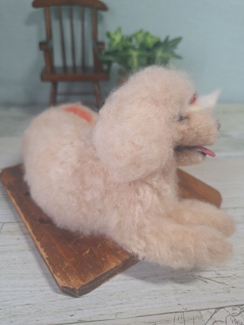 羊毛フェルト　トイプードルクリーム　アプリコット