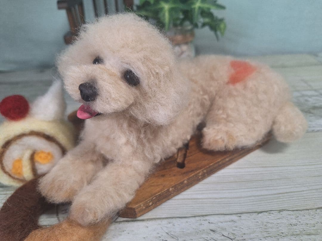 羊毛フェルト　トイプードルクリーム　アプリコット