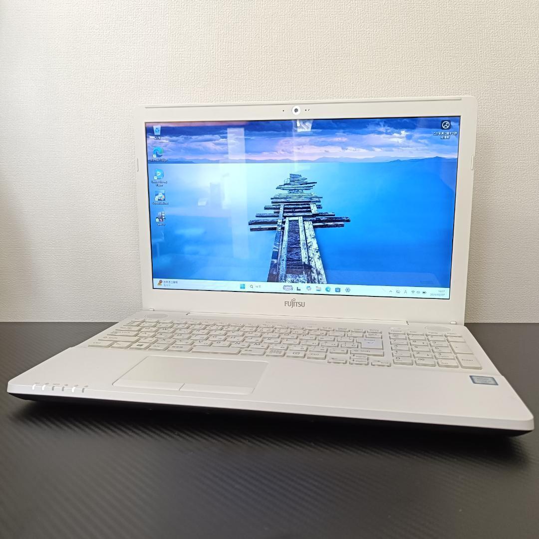 Core i7 SSD Windows11 メモリ8GB ノートパソコン 富士通