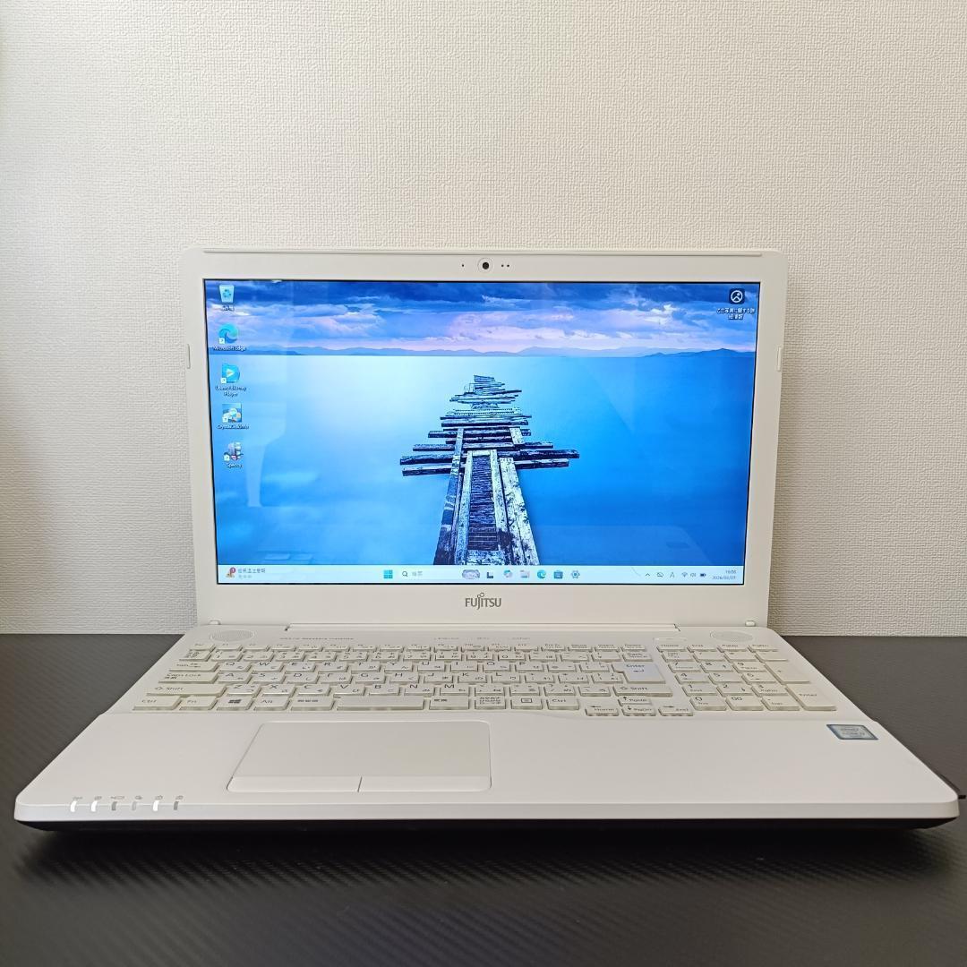 Core i7 SSD Windows11 メモリ8GB ノートパソコン 富士通