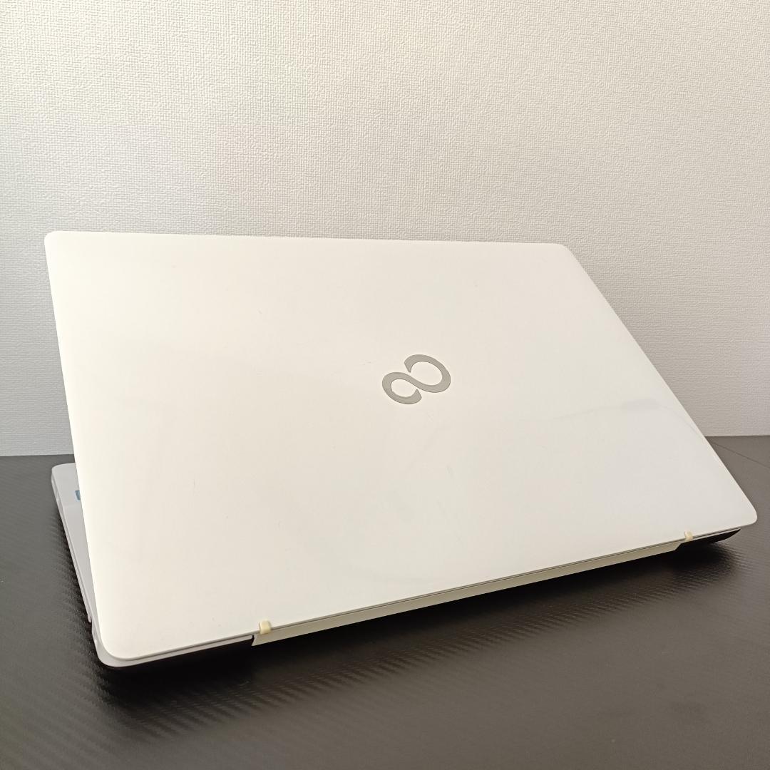 Core i7 SSD Windows11 メモリ8GB ノートパソコン 富士通