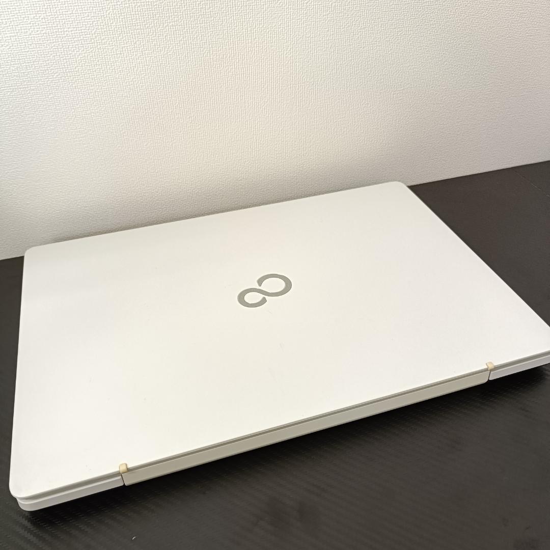 Core i7 SSD Windows11 メモリ8GB ノートパソコン 富士通