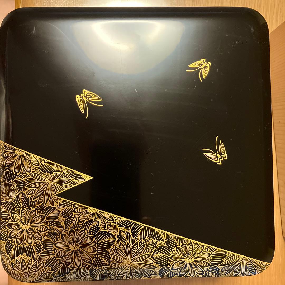 宮*子様 【ほぼ新品】輪島塗 漆器 重箱 二段 黒 金色蝶模様