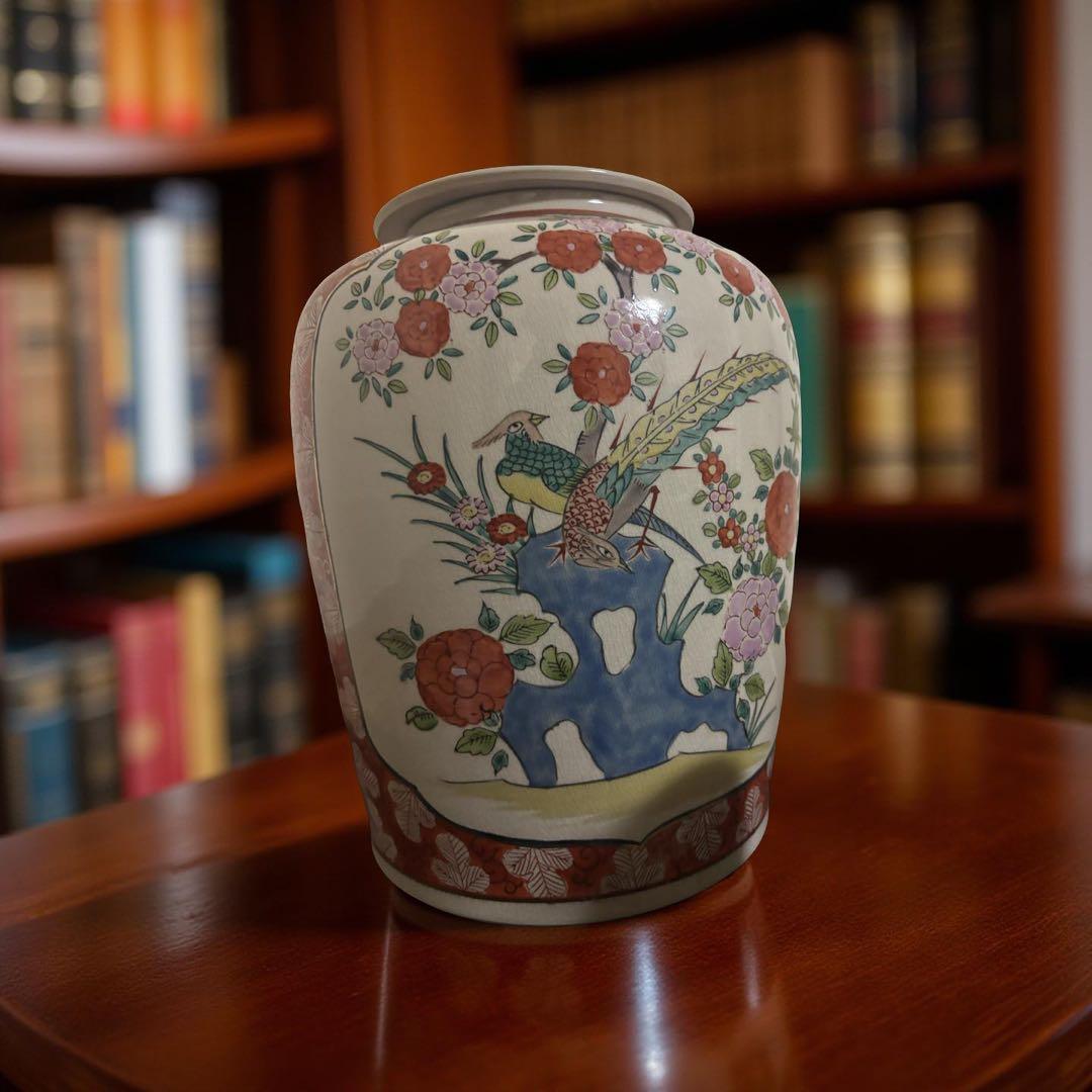 一粒万倍日 希少古い大きな伊万里焼　花と鳥のデザイン陶器壺