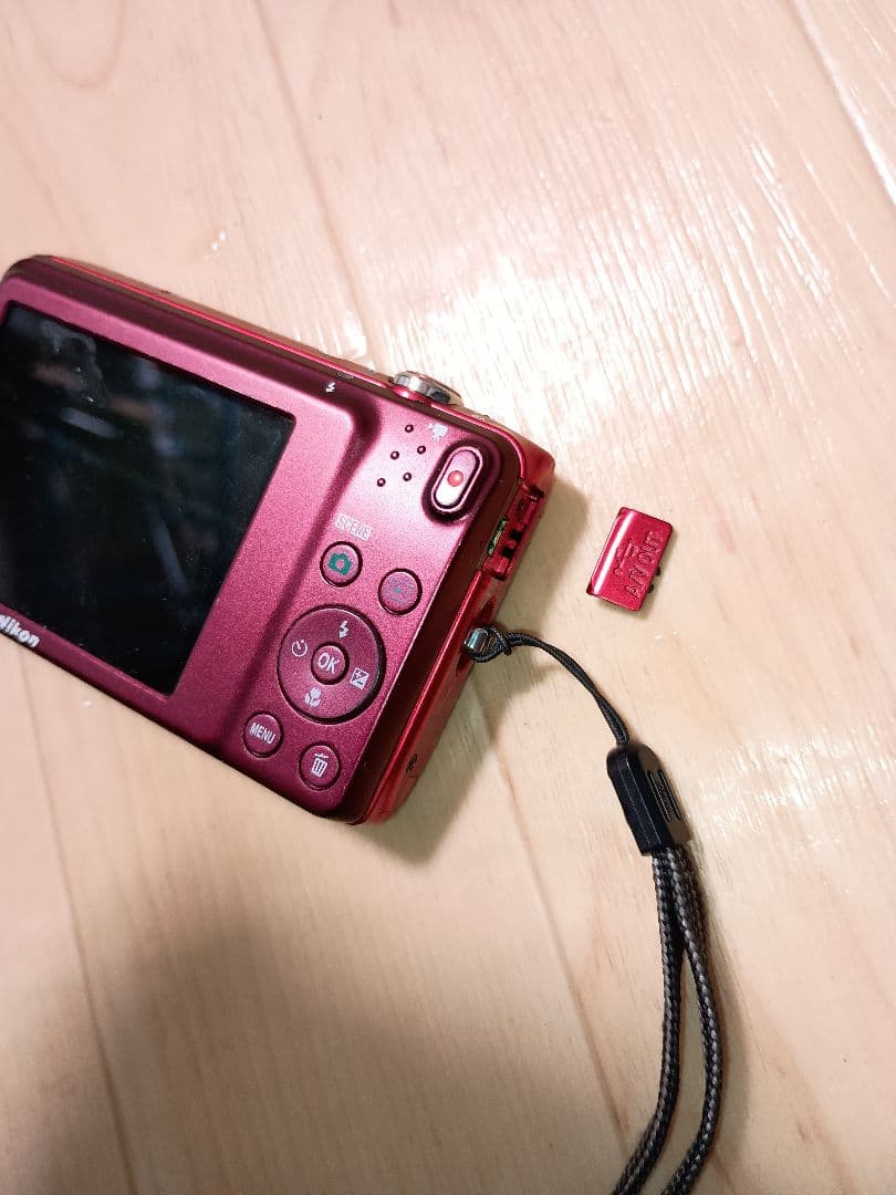 多少難ありNikon COOLPIX S3500 レッド