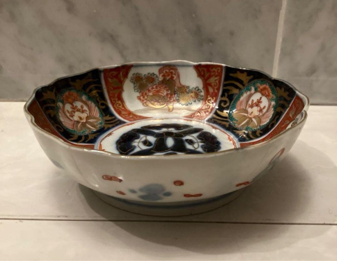 アンティーク江戸後期 お花に囲まれた犬が可愛らしい、金彩たっぷり古伊万里ボウル