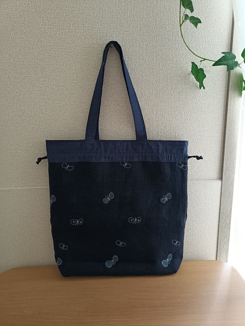 ハンドメイド 巾着ショルダーバッグ ミナペルホネン choucho使用 ネイビー