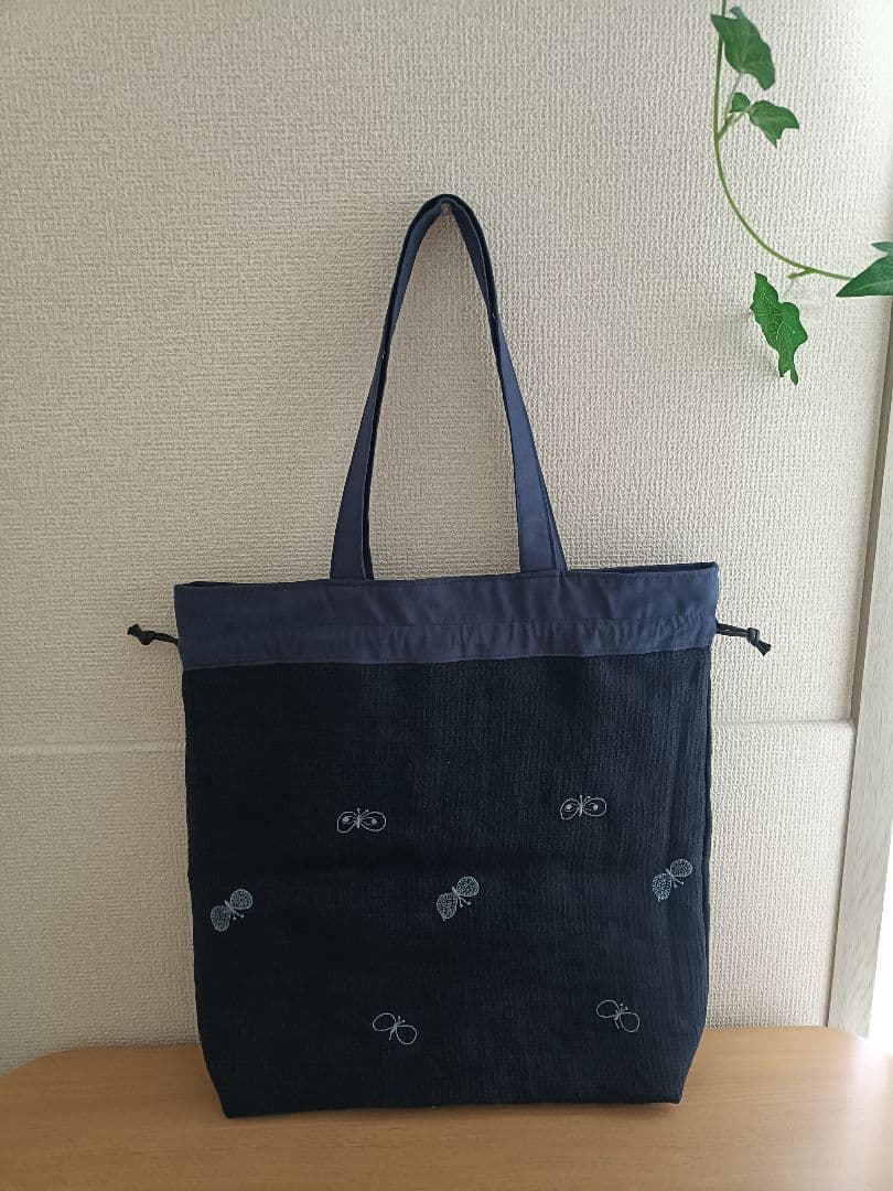 ハンドメイド 巾着ショルダーバッグ ミナペルホネン choucho使用 ネイビー