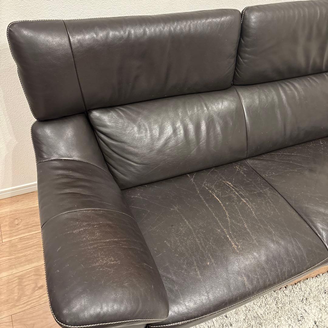 カリモク　ソファ　ブラックレザーソファ 木製フレーム付き